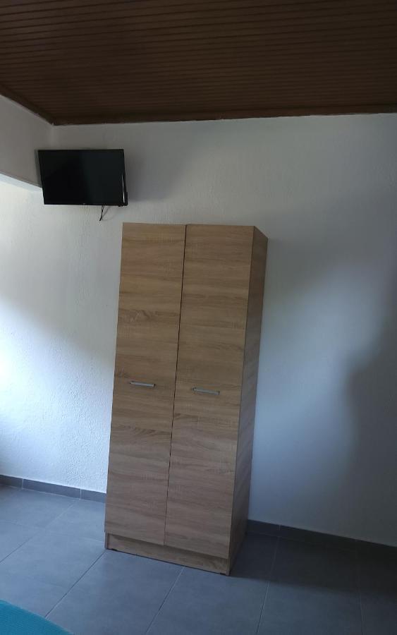 Rooms & Studios Christina Сарти Екстериор снимка